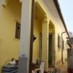 Pintura de fachada de casa antes de pintar